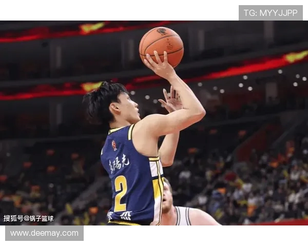 徐杰全场33分钟贡献17分3板9助攻 关键表现助力球队取胜